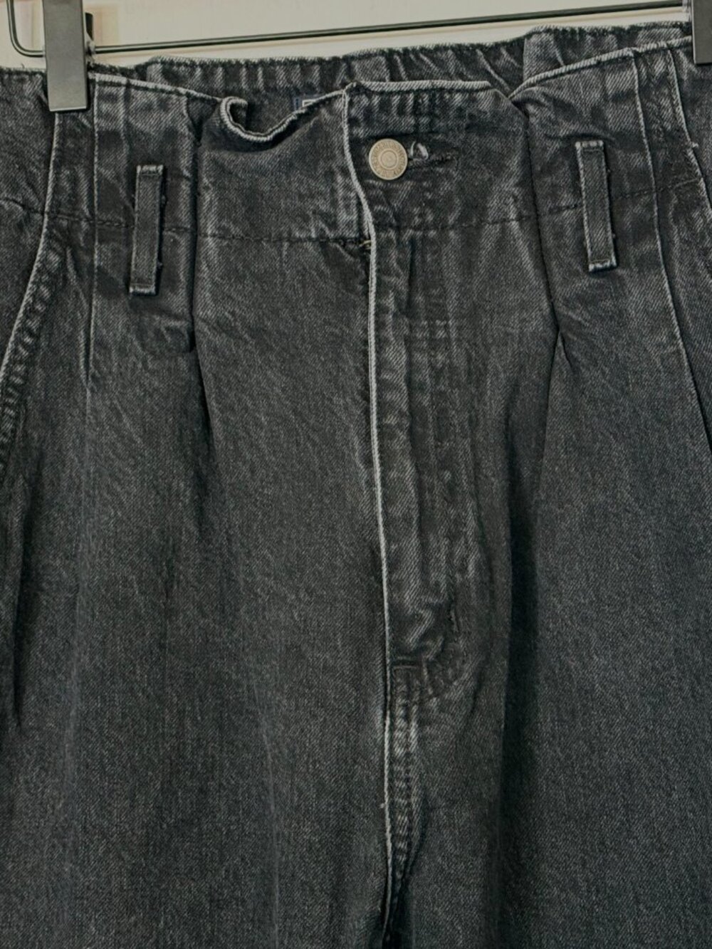 The '80s Mom Jean with Paperbag Abercrombie & Fitch, Size 4/27 - Picture 7 of 14